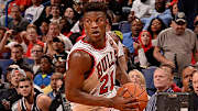 Bulls guard Jimmy Butler suffers sprained left thumb against Hornets