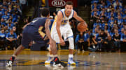 Stephen Curry explodes for 40 as Warriors beat Pelicans, receive rings