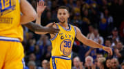 Data Dimes: Stephen Curry putting up historic numbers to start the season