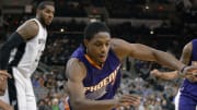 Morris helps Suns rout Spurs 104-84