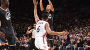 Curry scores 44 as perfect Warriors beat Raptors 112-109