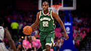 Bucks’ Khris Middleton to Miss Several Weeks With Left Thigh Contusion