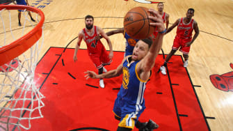 Curry scores 25 as Warriors breeze past Bulls 125-94