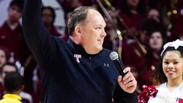 New Temple coach Geoff Collins bringing the swag to surging Owls
