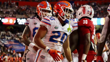 Five Takeaways: Malik Davis Shines, Gators Dominate Up Front