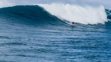 Gallery: Big Wave Women Take On Hawaii Outer Reef In Red Bull Magnitude