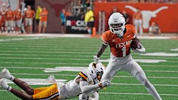 FINAL: Longhorns Ride Big Fourth Quarter to 31-10 Win Over Wyoming