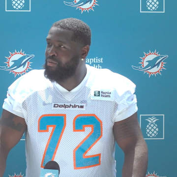 Thursday Dolphins Notebook: Injury Update, Armstead Back at Practice, Flores' Return, and More