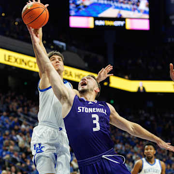 Takeaways: A 25-point game from Reed Sheppard leads Kentucky past Stonehill