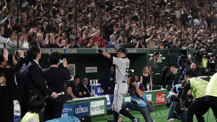 WATCH: Ichiro Takes Field In Tokyo With 45,000 Voices in Full Support