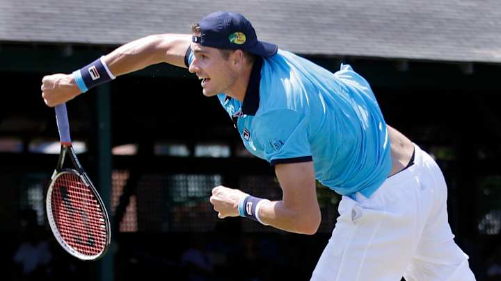 Top-seeded John Isner reaches Hall of Fame semifinals