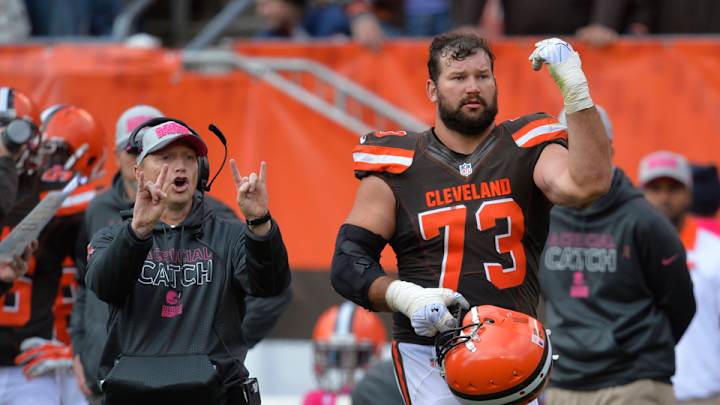 Report: Browns may be open to trading OT Joe Thomas, C Alex Mack