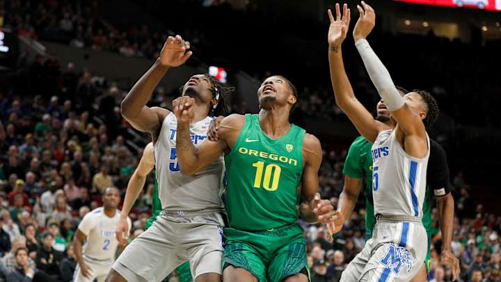 No. 14 Oregon Holds Off No. 13 Memphis