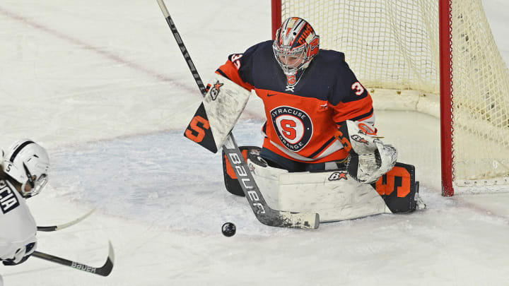 DeSmet Shines Despite Loss in Syracuse Women's Ice Hockey's Home Opener