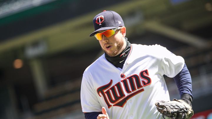 Twins Daily: What to do with first baseman C.J. Cron