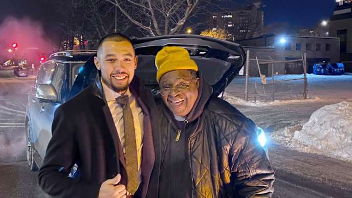 Matt Dumba helps family whose vehicle stalled on cold Minnesota night