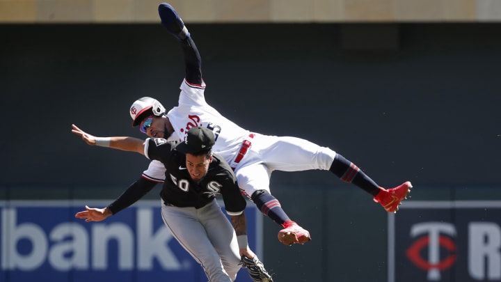 Twins OF Byron Buxton Suffers Scary Football-Style Collision While Running Bases