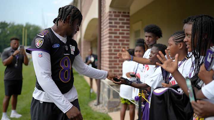 Young Ravens Fan Had Priceless Reaction to High-Fiving Lamar Jackson