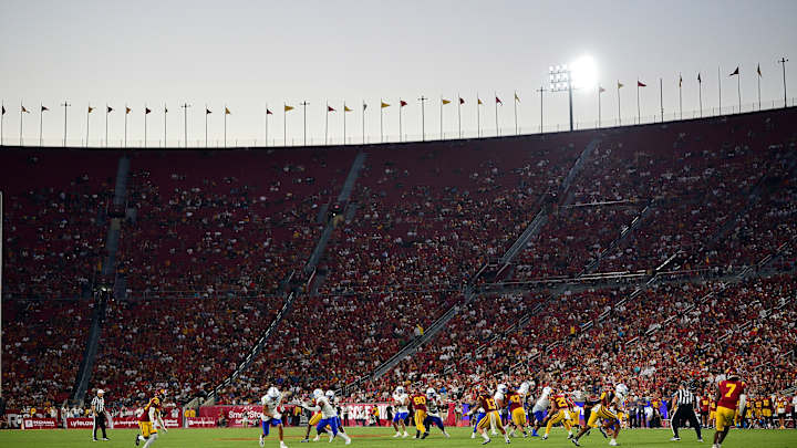 USC Men's Basketball: Trojans Partake in Stamina Workouts at Legendary Coliseum