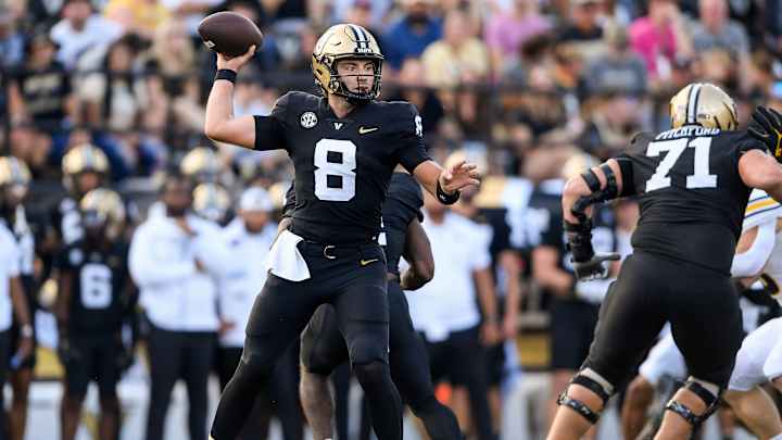 Player to Know - Ken Seals, Vanderbilts Quarterback