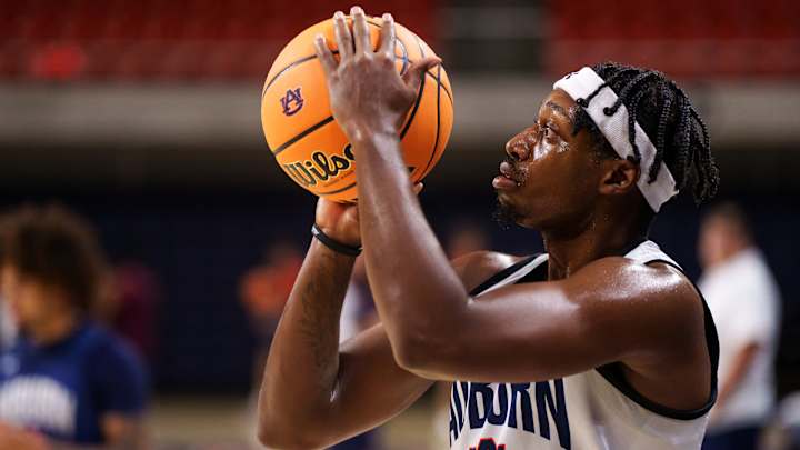 Auburn guard Denver Jones loves the way Aden Holloway transitioned to college hoops