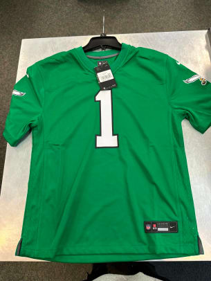 Here's a possible first look at Eagles kelly green alternate throwback  jersey