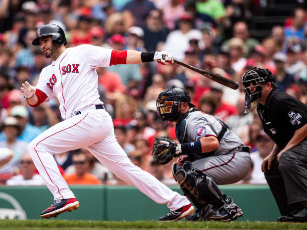 J.D. Martinez arrives at spring training in T-shirt depicting