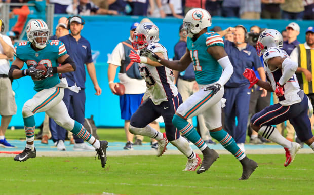 Dolphins lateral touchdown vs Patriots video: Kenyan Drake scores - Sports  Illustrated