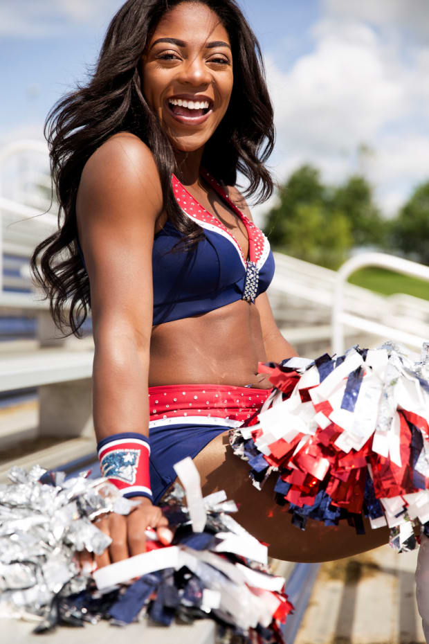 Caitrin: New England Patriots Cheerleader with a Passion for Finance -  Science Cheerleaders