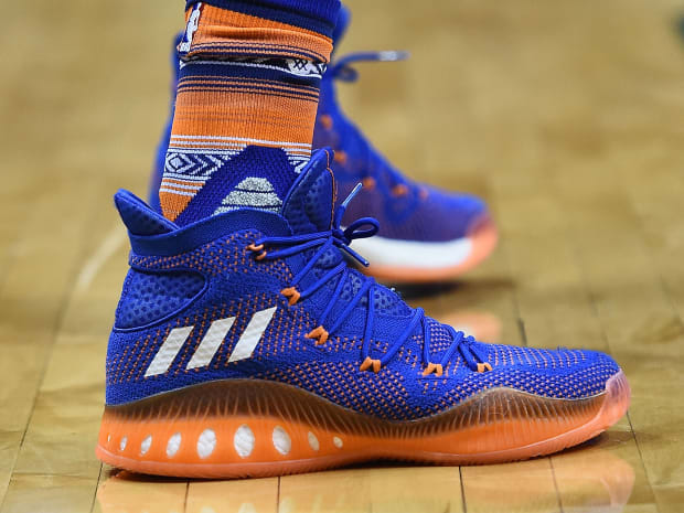 knicks color shoes