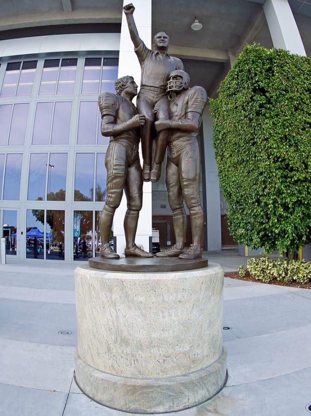 Peyton Manning Statue An Indianapolis Colts Monument Sports Illustrated