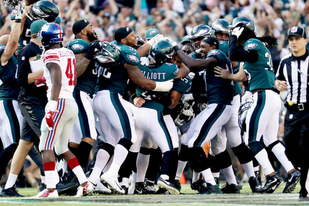 Jake Elliott's 61-yard FG as time expires lifts Eagles over Giants