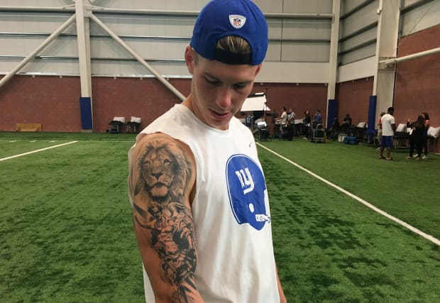 Football Fan Spends 60 Hours Getting Favorite Teams Jersey Tattooed on His  Body