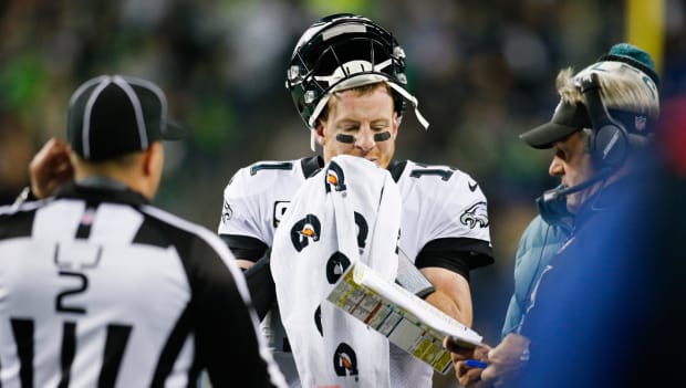 Philadelphia Eagles camp: Foles joins Wentz in battling injury