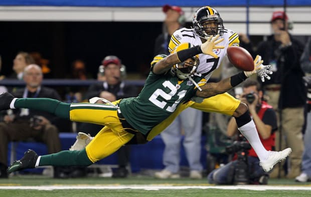 Charles Woodson of the Green Bay Packers holds up the Lombardi Trophy  News Photo - Getty Images