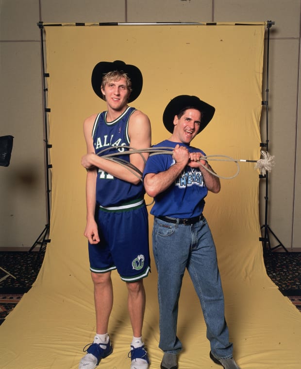 Dallas Mavericks' Infamous Cowboy Shoot From 2001 - Sports Illustrated