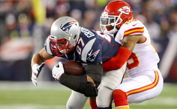 Cleveland Browns offensive tackle Joe Thomas (73) battles with Green Bay  Packers defensive tackle B.J. Raji (