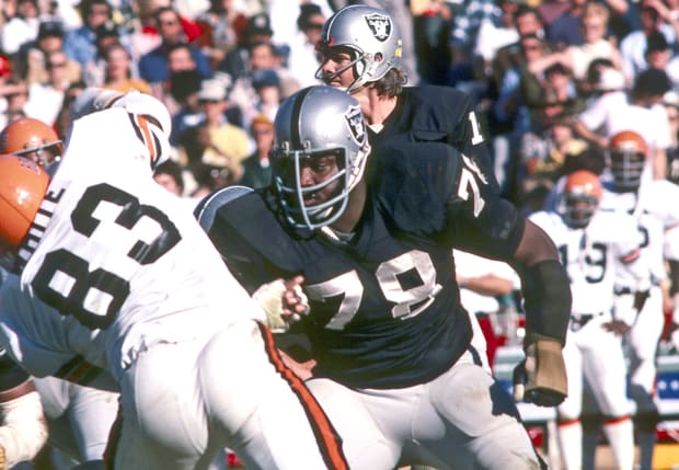 44 Oakland Raiders Dave Casper Photos & High Res Pictures - Getty