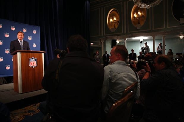 Report: Roger Goodell meeting with Yahoo, others to talk about