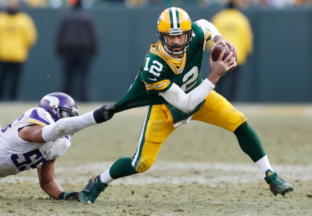 Rodgers remains clutch as Packers rally to beat Cowboys 34-31