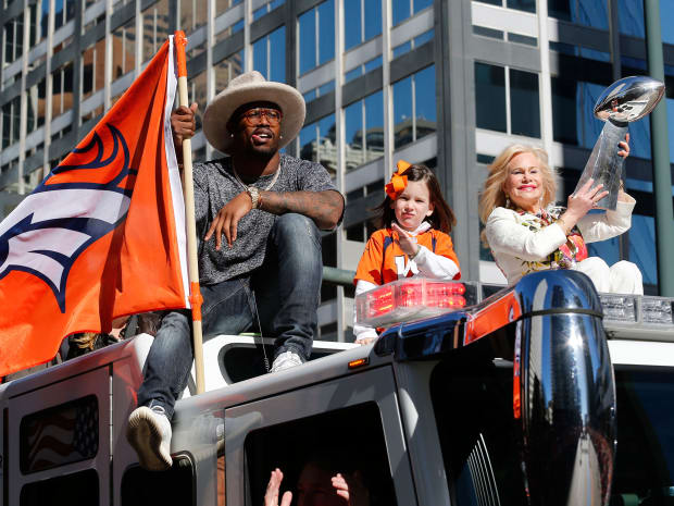 Von Miller shines on Super Bowl 2022 stage: 'It's addictive'