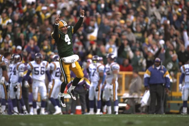 Feb. 11, 1992: Brett Favre joins the Packers