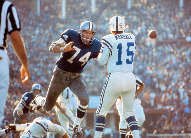 Oakland Raiders defensive end Otis Sistrunk sacks Fran Tarkenton, forcing  the Minnesota Vikings quarterback to fumble. Oakland's offense had a field  day with the Vikings, setting a Super Bowl record with 429