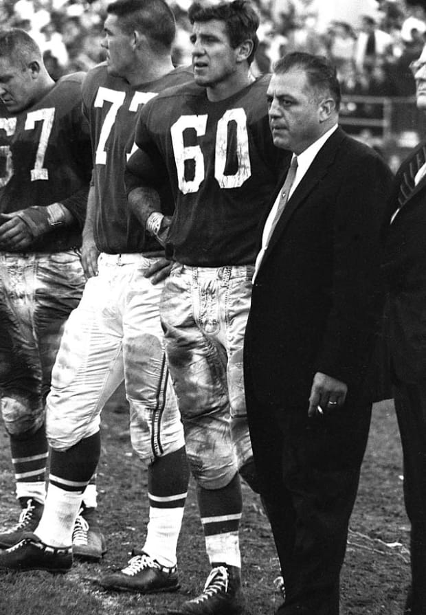 Chuck Bednarik, Eagles' Man of Concrete, Dies at 89 - The New York