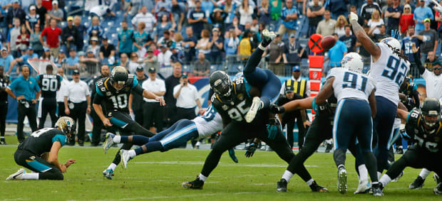 line judge Mark Perlman (9) during the Denver Broncos v the Los