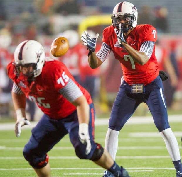 Marcus Mariota Graduates After Taking Golf, Yoga