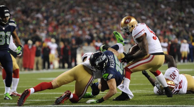 49ers LB Navorro Bowman suffers gruesome knee injury