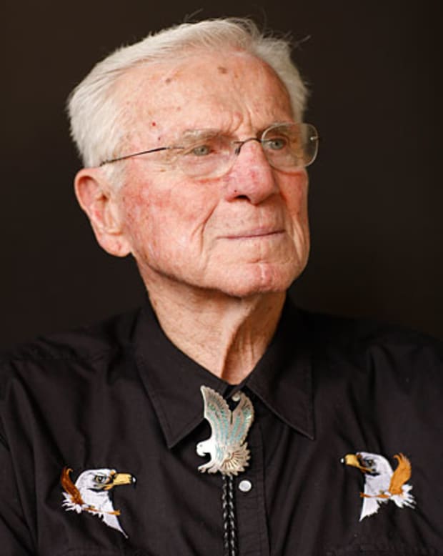 Eagles: 60-Minute Man Chuck Bednarik Dead At 89 - CBS New York