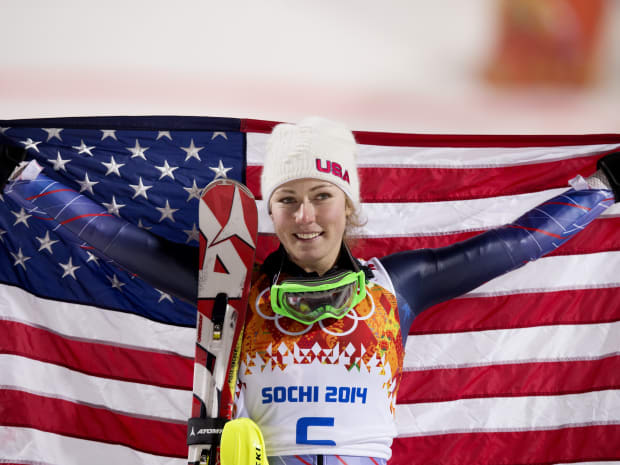 TJ Oshie raises 12 Flag at Seattle Seahawks' final preseason game