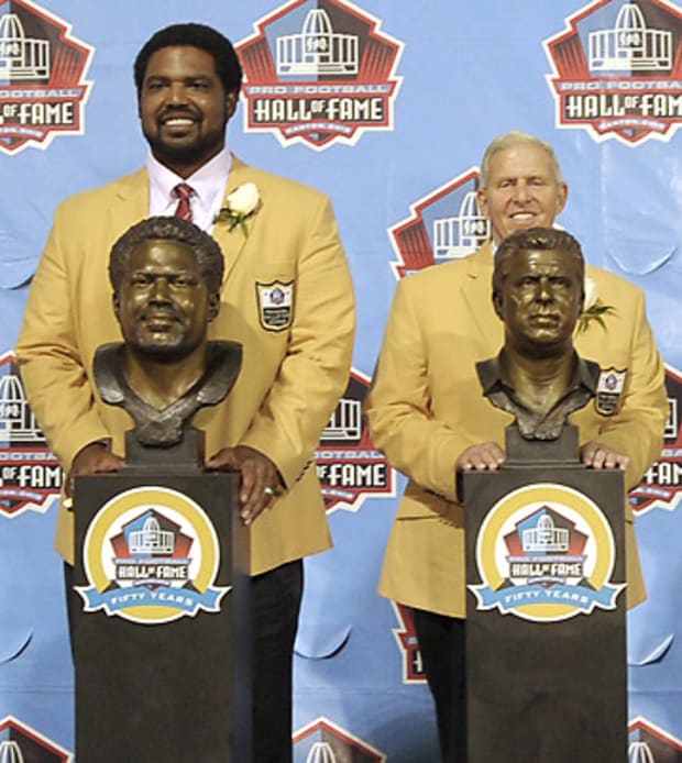 Michael Strahan expects emotions to flow at Hall of Fame induction